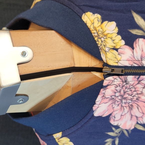 Torrid Floral Bombard Jacket Sz 1       *MUST GO!!!* - Picture 3 of 9